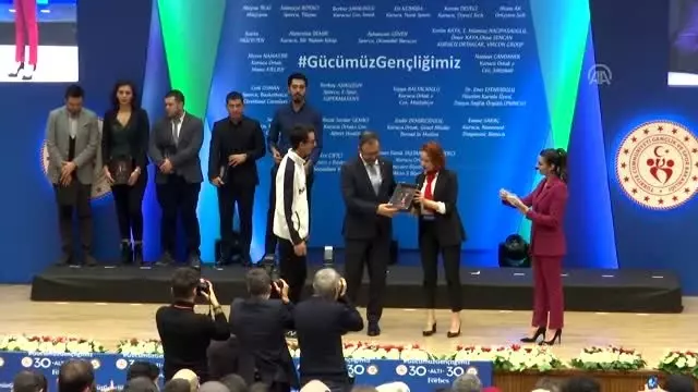 Bakan Kasapoğlu'ndan '30 Altı 30' programında yer alanlara ödül (2)