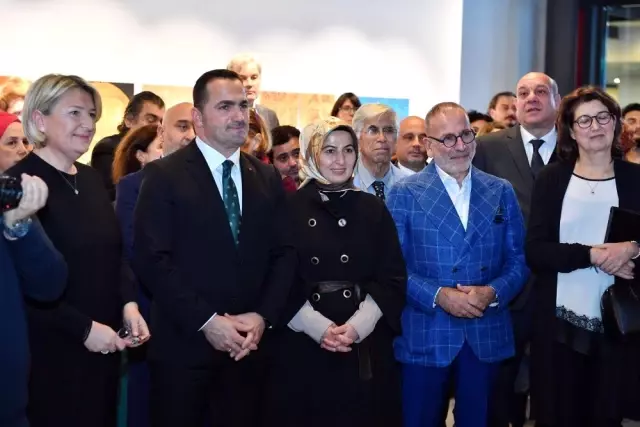 'Bir Yol' sergisi Beyoğlu'nda sanatseverlerle buluştu 'Bir Yol' sergisi Beyoğlu'nda sanatseverlerle buluştu