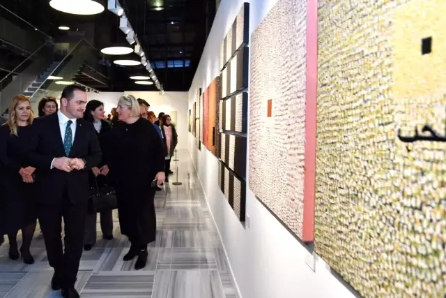 'Bir Yol' sergisi Beyoğlu'nda sanatseverlerle buluştu 'Bir Yol' sergisi Beyoğlu'nda sanatseverlerle buluştu