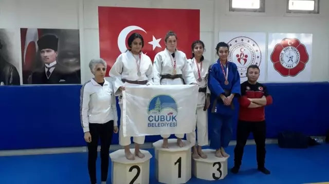 Çubuklu judoculardan 12 madalya