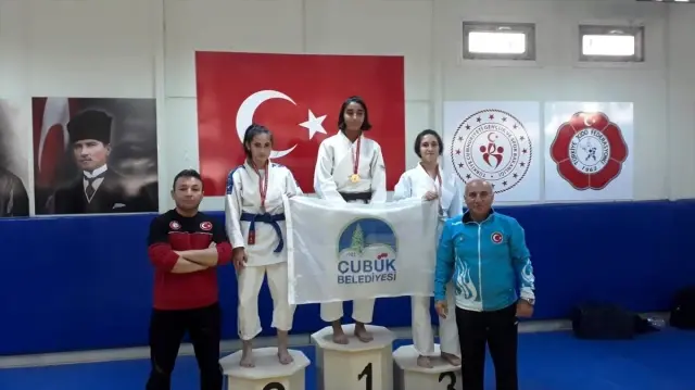 Çubuklu judoculardan 12 madalya