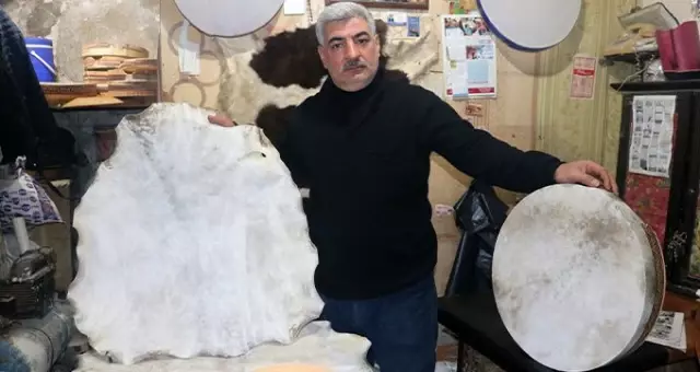 Tarihin son def ustası, koyun derisinden müzik aleti yaparak geçimini sağlıyor Tarihin son def ustası, koyun derisinden müzik aleti yaparak geçimini sağlıyor