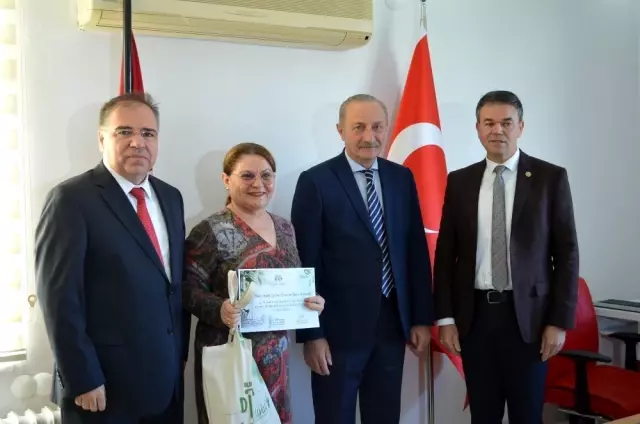 Didim Zeytin Festivalini destekleyen kurumlar onurlandırıldı Didim Zeytin Festivalini destekleyen kurumlar onurlandırıldı