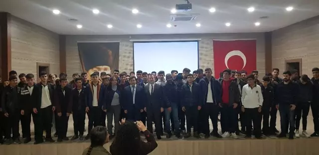 Doğan, mezun olduğu okulda öğrencilerle buluştu Doğan, mezun olduğu okulda öğrencilerle buluştu