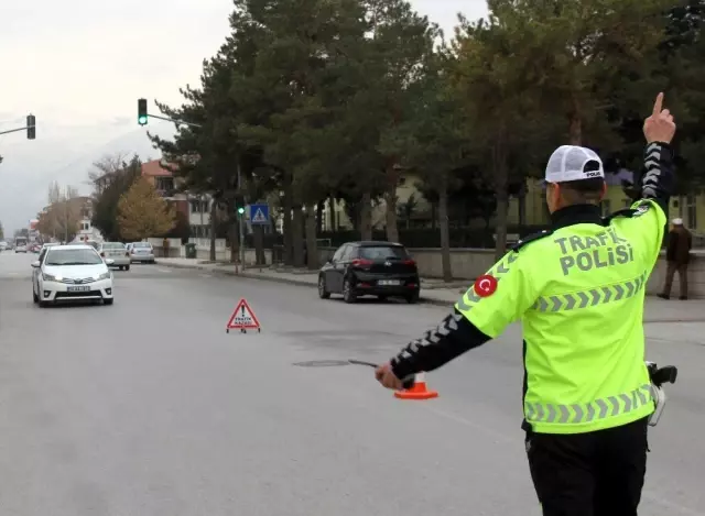 Erzincan'da trafik ekiplerinden kış lastiği denetimi