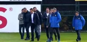 Mevlüt Erdinç: Fenerbahçe'de Sivasspor hazırlıkları sürüyor! Ali Koç ve Comolli detayı... Mevlüt Erdinç: Fenerbahçe'de Sivasspor hazırlıkları sürüyor! Ali Koç ve Comolli detayı...