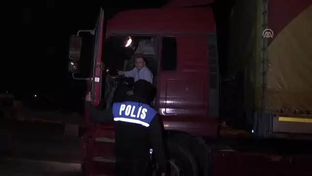 Gece nöbetindeki polisler, AA'nın