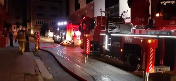 Güngören'de deri atölyesinin bacası alev alev yandı Güngören'de deri atölyesinin bacası alev alev yandı