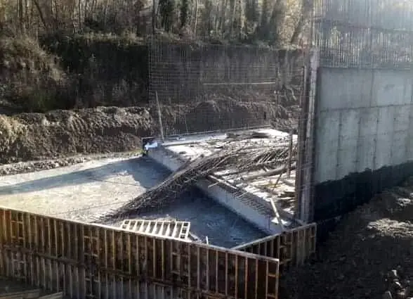İskele devrildi, 3 işçi yaralandı İskele devrildi, 3 işçi yaralandı
