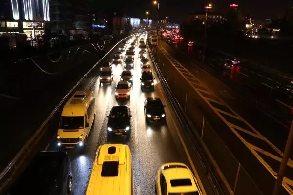 İstanbul'da trafik yoğunluğu yüzde 76'ya ulaştı