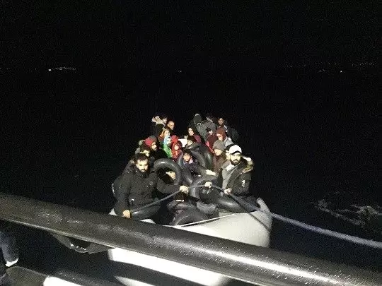 İzmir'de 48 kaçak göçmen yakalandı