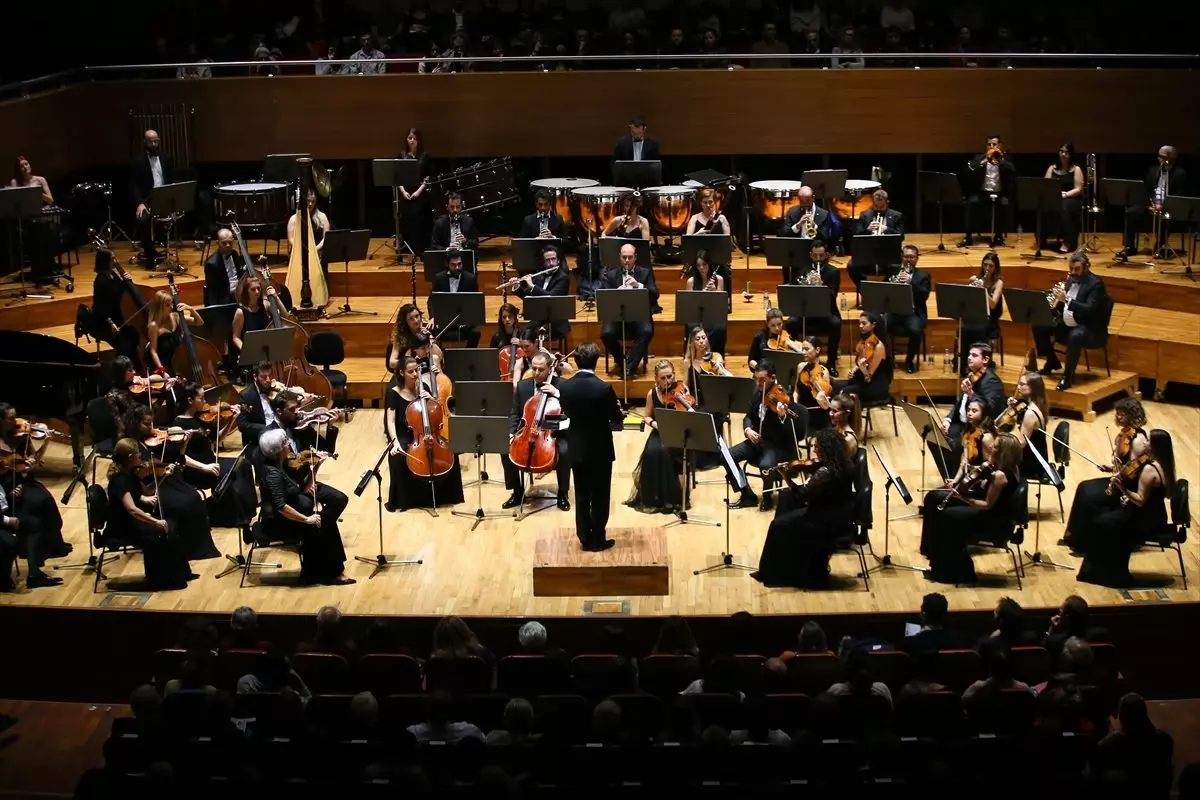 İzmir'de Olten Filarmoni Orkestrası'ndan yeni yıl konseri
