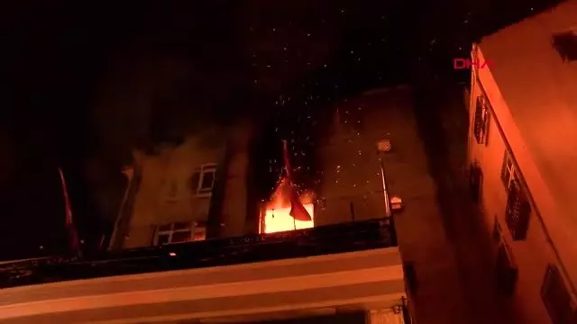 Kadıköy'de muhasebe ofisinde yangın 1 yaralı Kadıköy'de muhasebe ofisinde yangın 1 yaralı