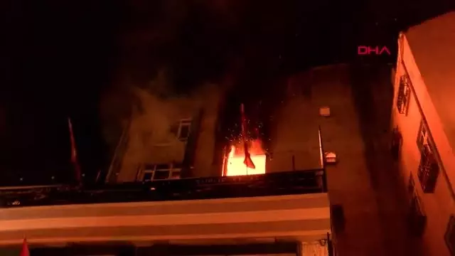 Kadıköy'de muhasebe ofisinde yangın 1 yaralı Kadıköy'de muhasebe ofisinde yangın 1 yaralı