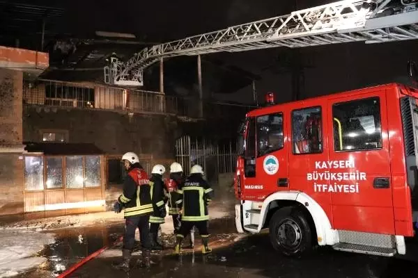 Kayseri'de yatak üretimi yapan fabrikada yangın çıktı (2)