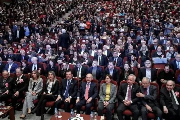 Kılıçdaroğlu 4. Vefa ödülleri törenine katıldı Kılıçdaroğlu 4. Vefa ödülleri törenine katıldı