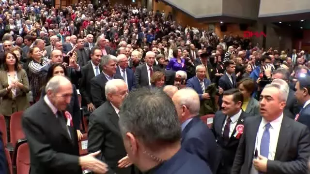 Kılıçdaroğlu 4. vefa ödülleri törenine katıldı Kılıçdaroğlu 4. vefa ödülleri törenine katıldı