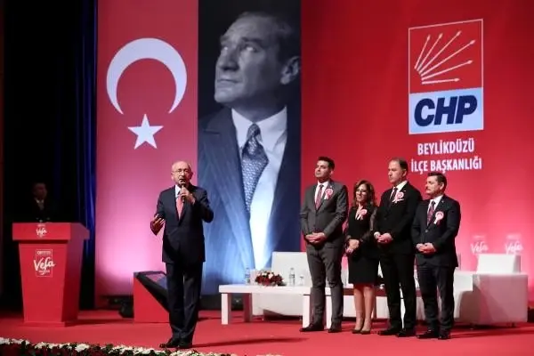 Kılıçdaroğlu 4. Vefa ödülleri törenine katıldı Kılıçdaroğlu 4. Vefa ödülleri törenine katıldı