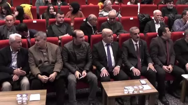 Kırşehir'de öğrenciler Neşet Ertaş türküleri okuyarak yarıştı Kırşehir'de öğrenciler Neşet Ertaş türküleri okuyarak yarıştı