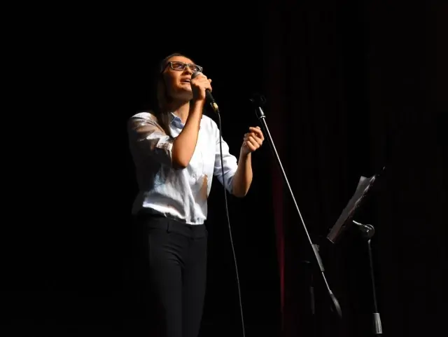 Kırşehir'de öğrenciler Neşet Ertaş türküleri okuyarak yarıştı Kırşehir'de öğrenciler Neşet Ertaş türküleri okuyarak yarıştı