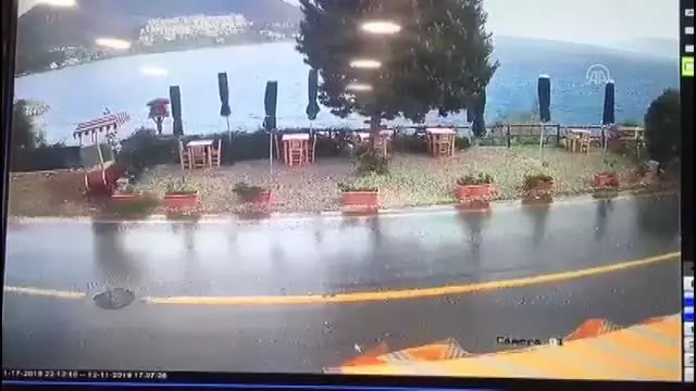 Muğla'da sağanak ve hortum yaşamı olumsuz etkiledi Muğla'da sağanak ve hortum yaşamı olumsuz etkiledi