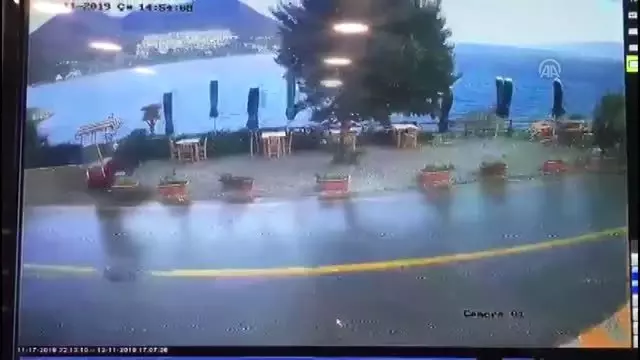 Muğla'da sağanak ve hortum yaşamı olumsuz etkiledi Muğla'da sağanak ve hortum yaşamı olumsuz etkiledi