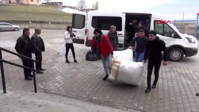 Muş çocukların çatlak ellerine merhem oldular Muş çocukların çatlak ellerine merhem oldular