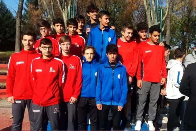Osmangazili atletler ışık saçtı Osmangazili atletler ışık saçtı