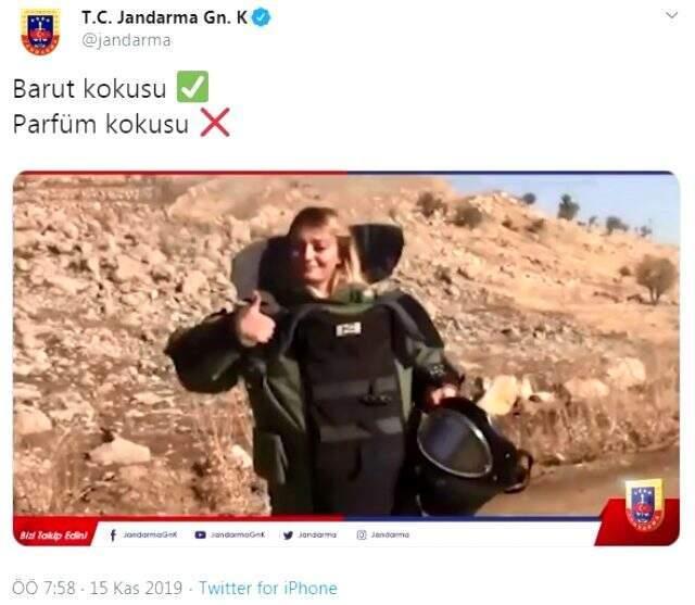 Şehit Astsubay Esme Çevik'in, karanfil dağıttığı görüntüleri ortaya çıktı