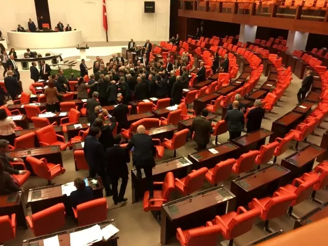 TBMM'de bütçe görüşmelerinde tartışma TBMM'de bütçe görüşmelerinde tartışma