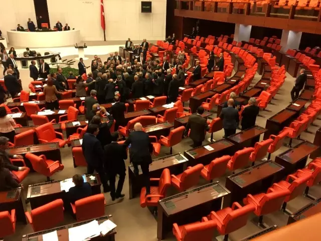 TBMM'de bütçe görüşmelerinde tartışma TBMM'de bütçe görüşmelerinde tartışma