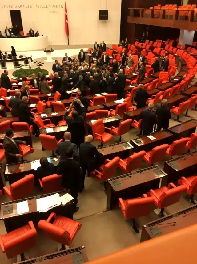 TBMM'de bütçe görüşmelerinde tartışma TBMM'de bütçe görüşmelerinde tartışma