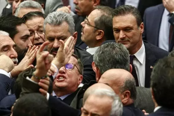TBMM'de gerginlik TBMM'de gerginlik
