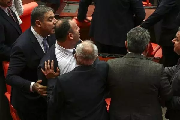 TBMM'de gerginlik TBMM'de gerginlik