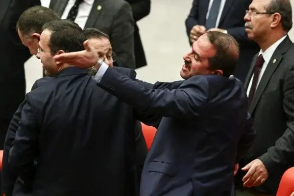 TBMM'de gerginlik TBMM'de gerginlik