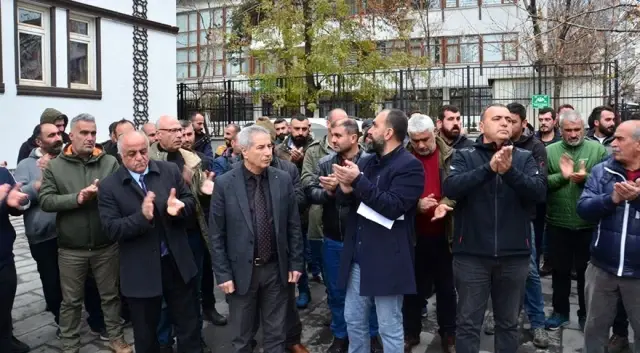 Tunceli Belediyesi'nin aldığı zam kararı minibüsçülere kontak kapattırdı Tunceli Belediyesi'nin aldığı zam kararı minibüsçülere kontak kapattırdı
