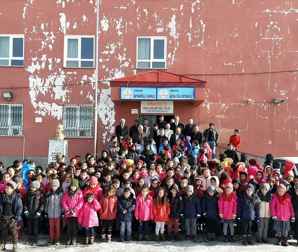 Agri Ve Ardahan Da Ogrencileri Isitan Yardim Ardahan