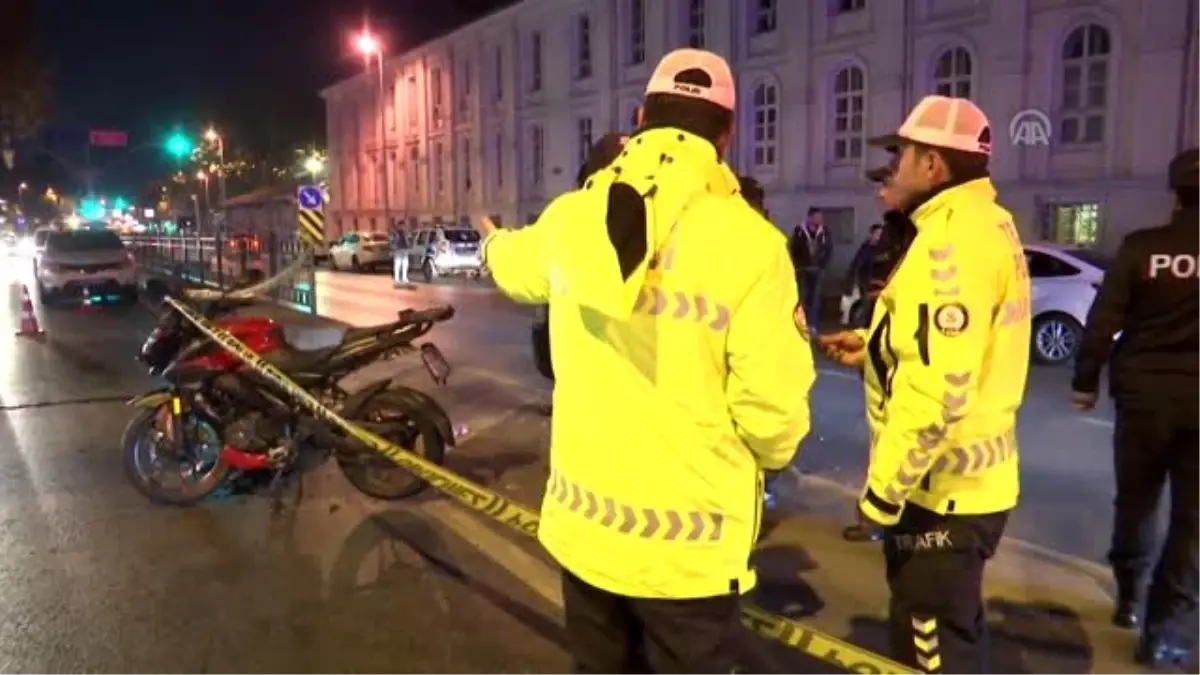 Beşiktaş'ta motosiklet polis aracına çarptı: 2 yaralı
