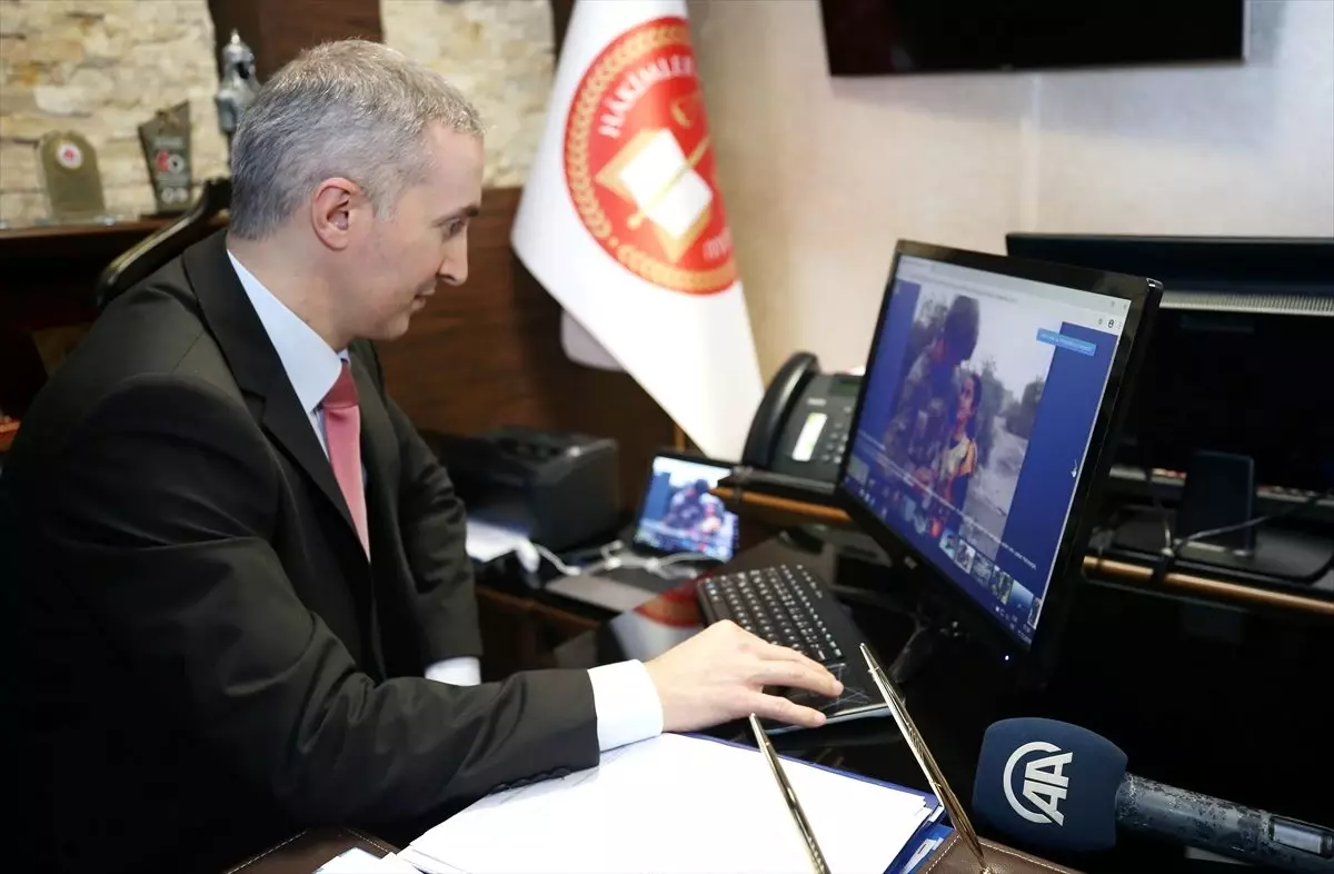 Düzce Cumhuriyet Başsavcısı Çelik, AA'nın 'Yılın Fotoğrafları' oylamasına katıldı