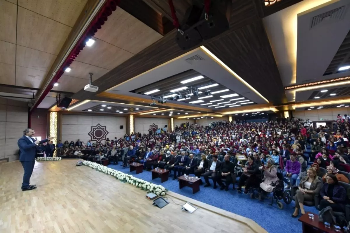 Eğitimci-Yazar Aslanhan'dan öğrencilere seminer