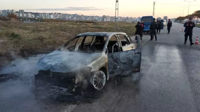 Eşinin arabasını satmak isteyen koca, eşiyle anlaşamayınca aracı ateşe verdi! Videosunu da WhatsApp'tan gönderdi Eşinin arabasını satmak isteyen koca, eşiyle anlaşamayınca aracı ateşe verdi! Videosunu da WhatsApp'tan gönderdi