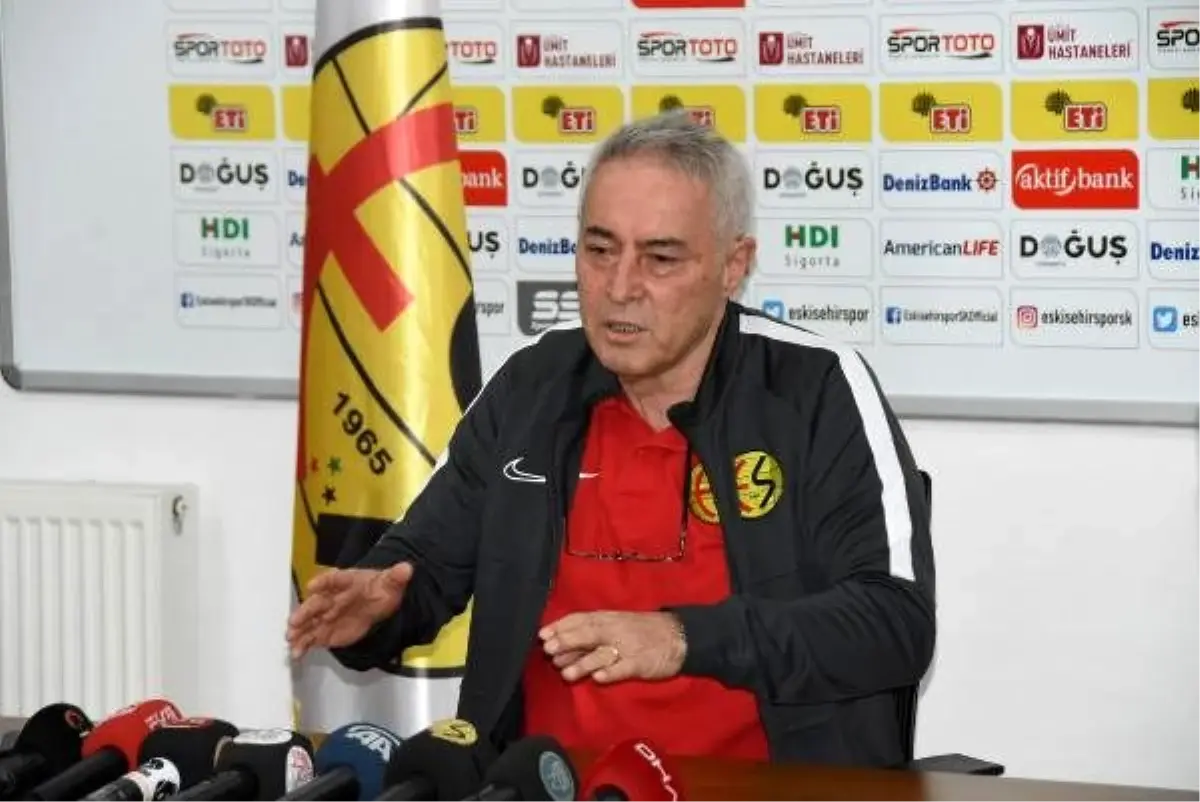 Eskişehirspor Teknik Direktörü Demirbakan: Geçmişte yapılan hataların bedelini şimdikiler ödüyor