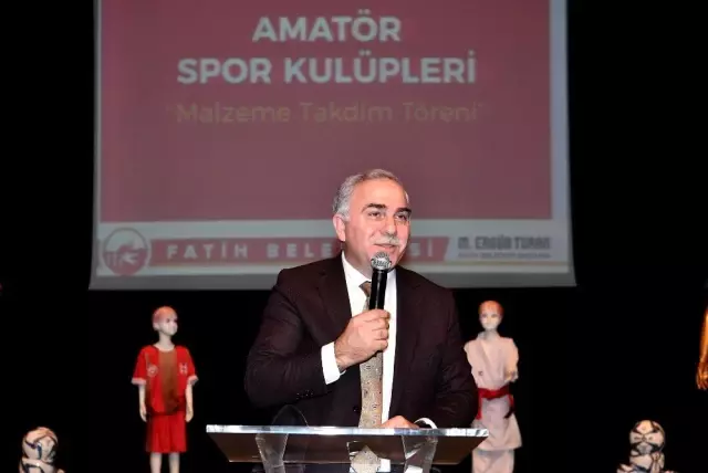 Fatih Belediyesinden amatör kulüplere binlerce spor malzemesi desteği Fatih Belediyesinden amatör kulüplere binlerce spor malzemesi desteği