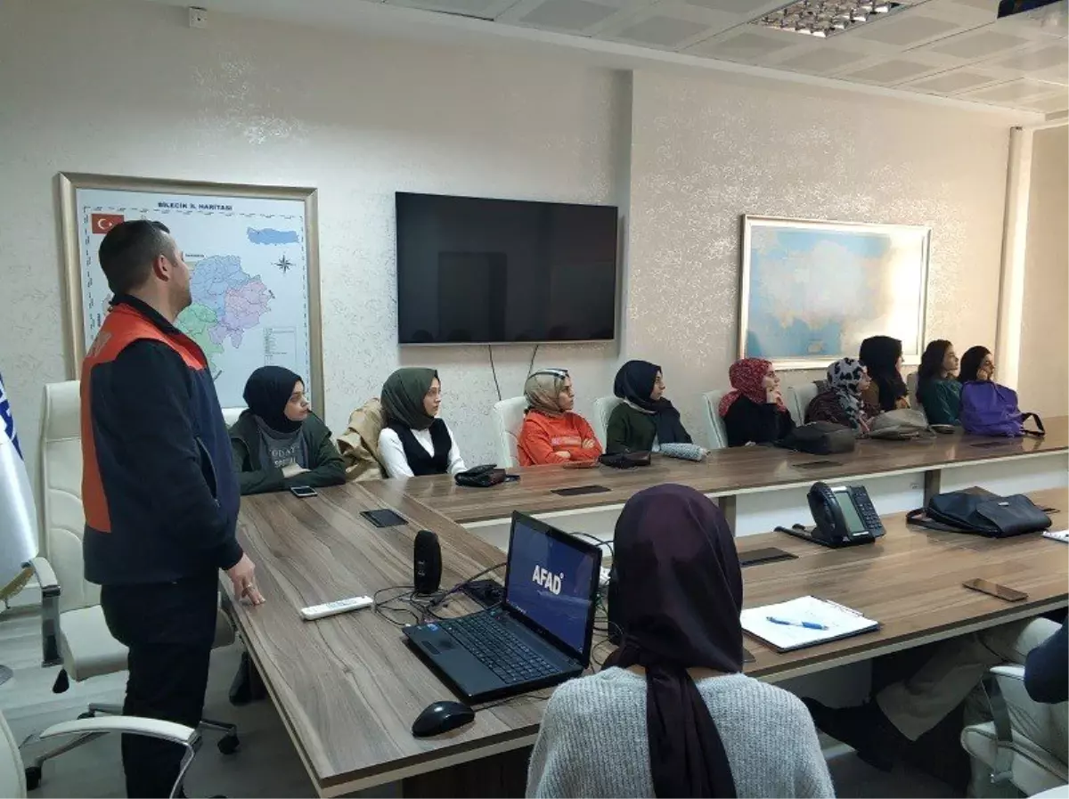 Genç Kızılay Kulübü üyelerine eğitim verildi