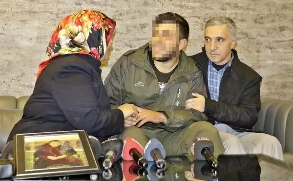 HDP il binası önünde oturma eylemi yapan kadının oğlu, PKK'dan nasıl kaçtığını anlattı HDP il binası önünde oturma eylemi yapan kadının oğlu, PKK'dan nasıl kaçtığını anlattı