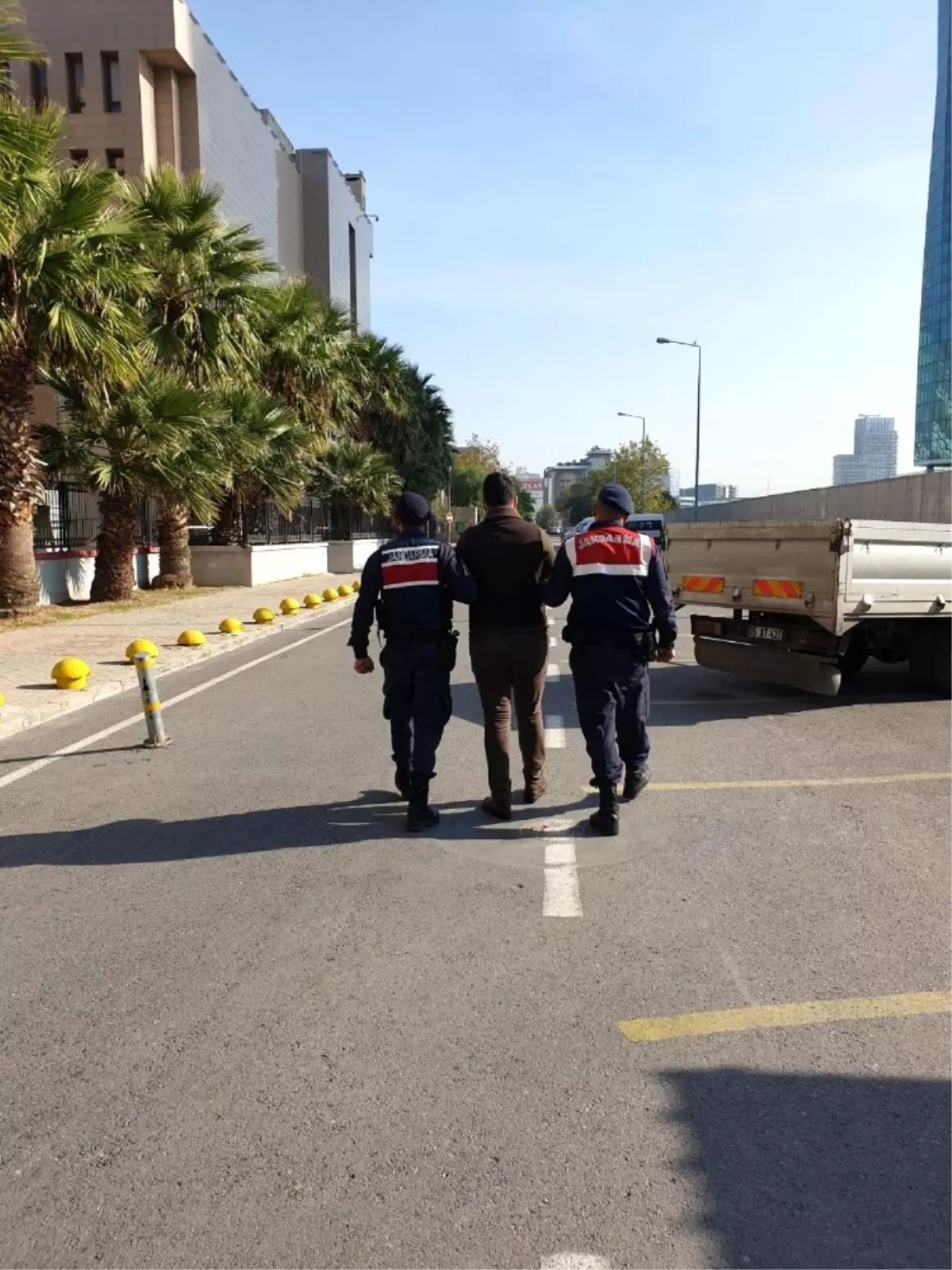 İzmir'de tekne hırsızları yakalandı