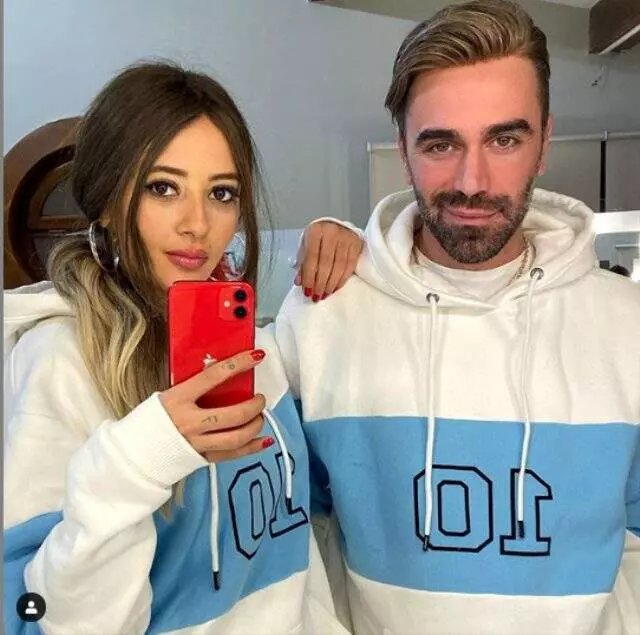 Kemal Doğulu'dan ayrılan Özden Cerrahoğlu, Hande Yener'in eski nişanlısıyla görüntülendi