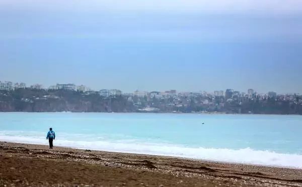 'Kırmızı kod' verilen Antalya'da korkulan olmadı, renk turuncuya döndü (2)