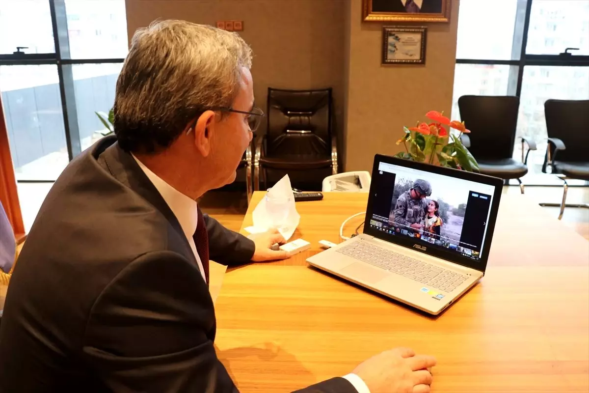Kütahya Belediye Başkanı Işık, AA'nın 'Yılın Fotoğrafları' oylamasına katıldı