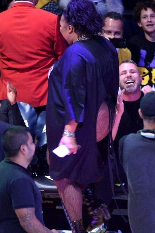 NBA maçında kalçasını açan Lizzo kendisini eleştirenlere verdi veriştirdi